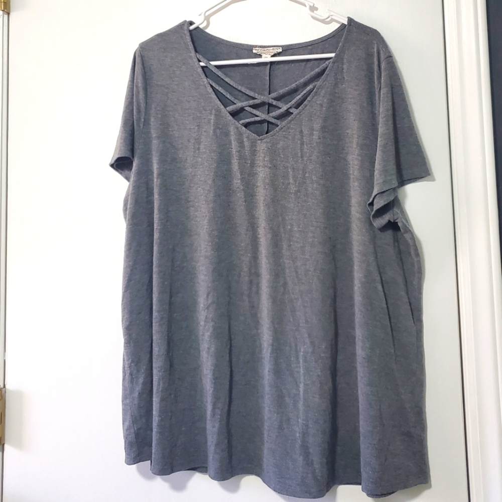 Corvia Size 2X Gray Women's Short Sleeve Top with Lattice-Neck Detail
